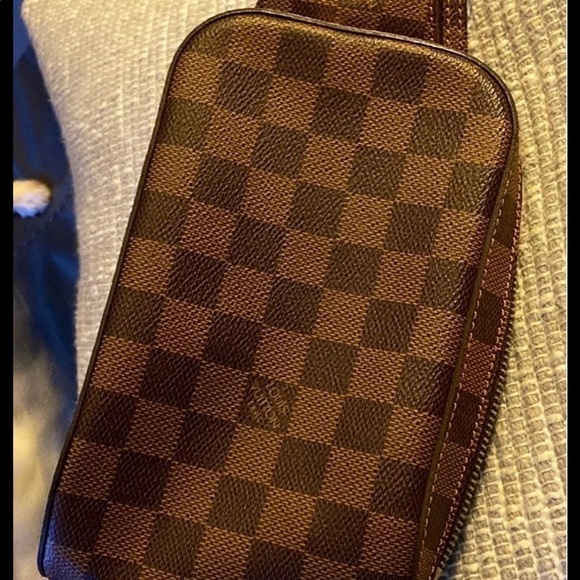 Louis Vuitton damier pouch - Picture 7 of 9